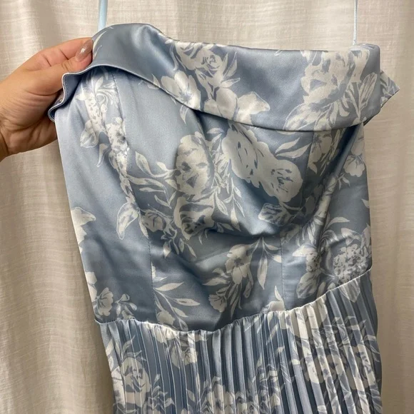 Revelry Saylor Floral Dress - Picture 5 of 11